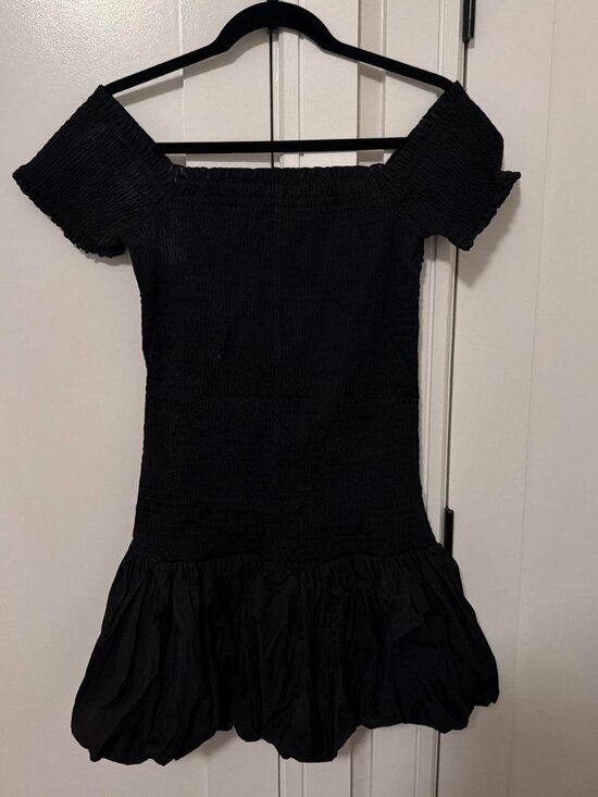 H&M Dresses & Skirts - H&M black off the shoulder mini dress with ruffled hem